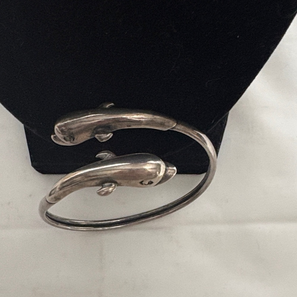Source Unknown Silver Dolphin Open Cuff Bracelet with Green Accent Bead - Picture 3 of 6